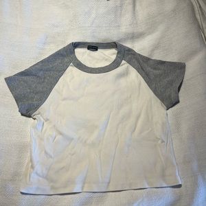 Brandy Melville grey/white crop top